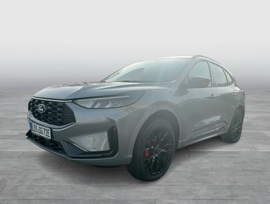 Ford Kuga von Vorne Rechts